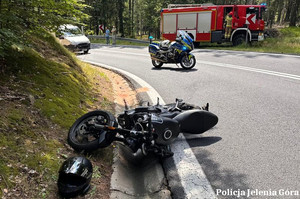 Groźny wypadek z udziałem motocyklisty