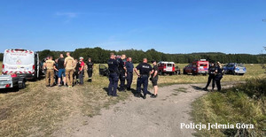 policjanci na poszukiwaniach