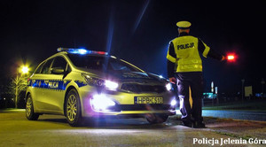 Policjant, radiowóz