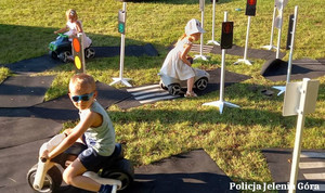 Policjanci podczas festynów