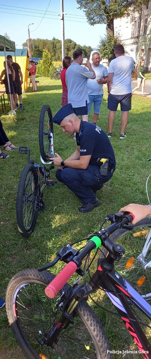 Policjanci podczas festynów