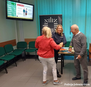 Jeleniogórscy policjanci na straży bezpieczeństwa seniorów – spotkanie w ramach akcji "Bezpieczny Senior"