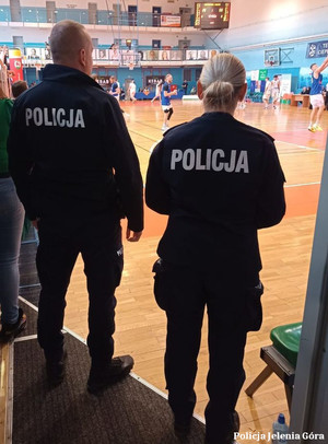 Policjanci na meczu