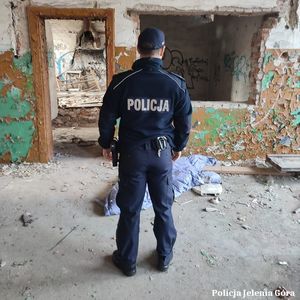 Policjant w pustostanie