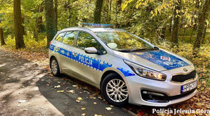 Jesień na drogach. Policja apeluje o ostrożność i odpowiedzialne zachowanie kierowców