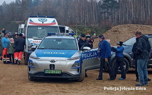 policjantka z dziećmi