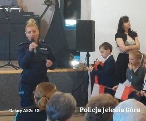 policjantka rozmawia