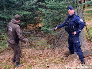 wspólne działania leśnikóww i policjantów