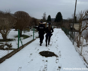 Policjanci na terenie ogrodów działkowych