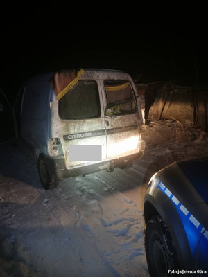 Uciekał przed policjantami, bo między innymi nie miał uprawnień. Został zatrzymany, a teraz za swoje czyny odpowie przed sądem