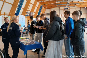Policjanci na Mechanaliach 2025 – promocja zawodu i edukacja dla młodzieży