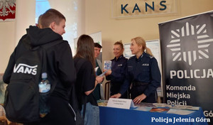 Policjantki na Targach Pracy