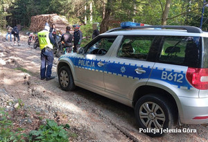 Wspólne działania policji i straży leśnej przeciwko nielegalnym rajdom kierowców quadów i motocykli crossowych