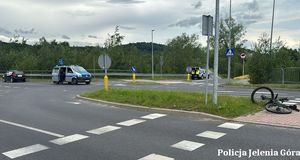 Wypadek na skrzyżowaniu w Jeleniej Górze. Jeleniogórska policja apeluje o ostrożność i poszanowanie przepisów ruchu drogowego