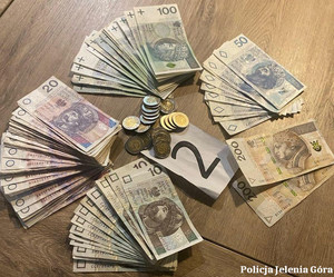 zabezpieczone pieniądze i automaty