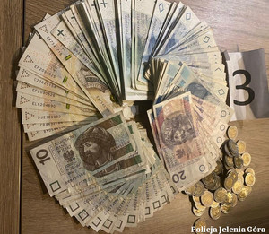 zabezpieczone pieniądze i automaty
