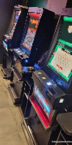 zabezpieczone pieniądze i automaty