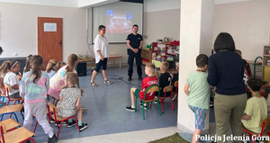 dzielnicowy na spotkaniu