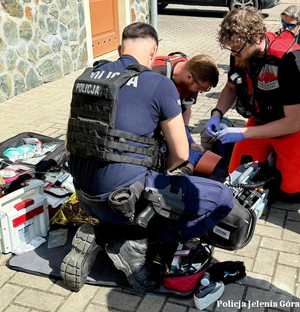 Policjanci z Jeleniej Góry współorganizatorami Regionalnych Mistrzostw w Ratownictwie Medycznym. Wspólne działania służb w ekstremalnych scenariuszach