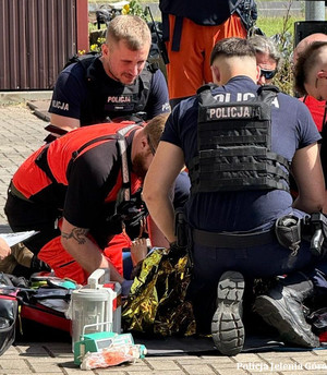 policjanci na ćwiczeniach ratowniczych
