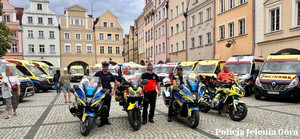 policjanci na ćwiczeniach ratowniczych