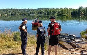 Bezpieczne wakacje nad wodą. Policjanci apelują o rozsądek i rozwagę podczas letniego wypoczynku