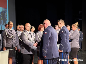 policjanci awansowani prze Komendanta Wojewódzkiego Polocji