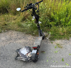 Bezpieczeństwo na drodze. Apel do użytkowników hulajnóg elektrycznych po wypadku w Staniszowie
