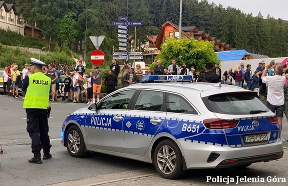 Policjant podczas zabezpieczenia