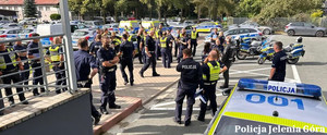 Policjanci przed wyruszeniem na trasę