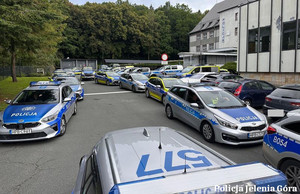 Policjanci przed wyruszeniem na trasę