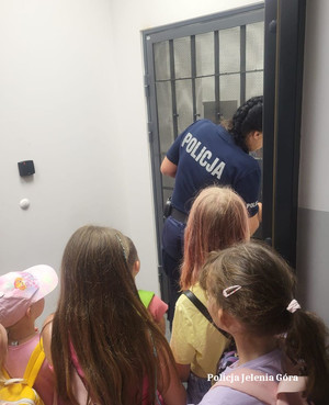 Dzieci w Komisariacie Policji w Kowarach