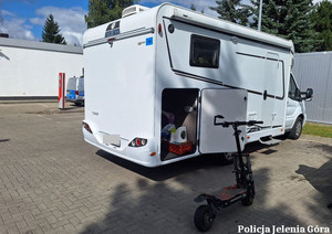 Policjanci odzyskali skradzioną w Międzyzdrojach hulajnogę elektryczną i zatrzymali mężczyznę podejrzanego o jej kradzież