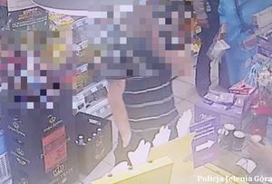 Ukradł kartę płatniczą swojej partnerce, a następnie kilka razy zapłacił nią za zakupy