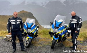 Policjanci na szkoleniu na motocyklach