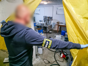 CBŚP zlikwidowało największą nielegalną fabrykę fałszywych leków w Polsce. Zatrzymano 8 osób