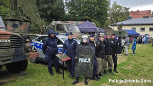 policjanci na pikniku