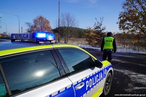 Jesień na drogach. Policja apeluje o ostrożność i odpowiedzialne zachowanie kierowców