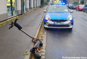 radiowóz i hulajnoga