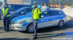 Policjanci podczas zabezpieczenia imprezy biegowej