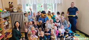 Mundurowi z przedszkolakami