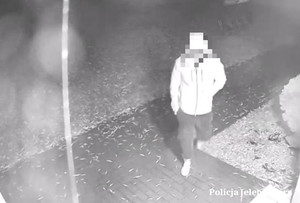 Zemsta zakończona zarzutem. Policjanci zatrzymali mężczyznę podejrzanego o zniszczenie kamer monitoringu