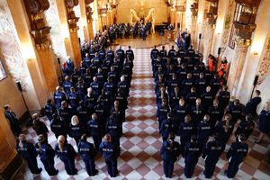 Policyjna rota ślubowania wybrzmiała w murach Oratorium Marianum- wśród ślubujących byli także jeleniogórscy policjanci
