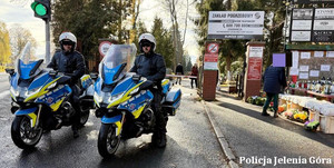 „Akcja Znicz 2025” – jeleniogórscy policjanci czuwają nad bezpieczeństwem mieszkańców