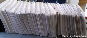 Dwie mieszkanki powiatu karkonoskiego usłyszały łącznie 130 zarzutów oszustwa