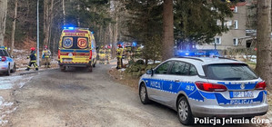 Policjanci na miejscu pożaru