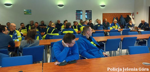 Jeleniogórscy policjanci o bezpieczeństwie. Spotkanie z pracownikami firmy TAURON poświęcone przepisom ruchu drogowego