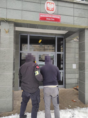 Policjant z zatrzymanym