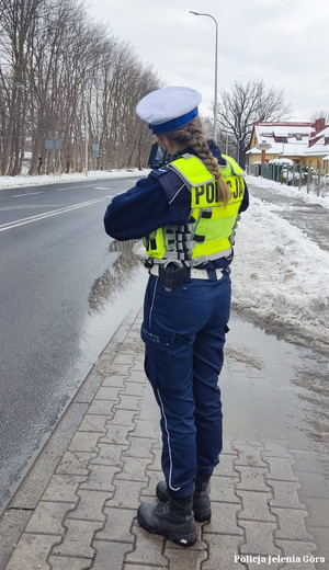 policjantka podczas akcji