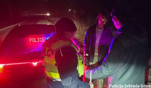 Odblaski mogą uratować życie. Policjanci przypominają o obowiązku ich noszenia poza terenem zabudowanym